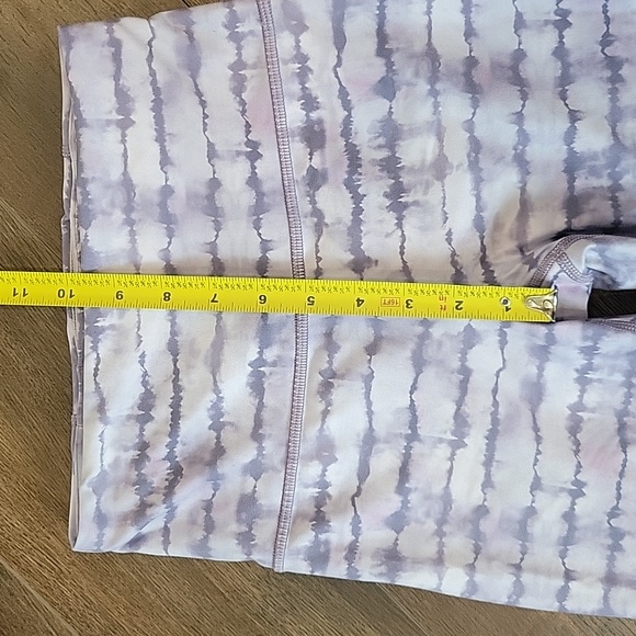 Athleta Elation Printed Capri Leggings xdPurple Gray Tie-Dye Stripe Slit… - Picture 7 of 12